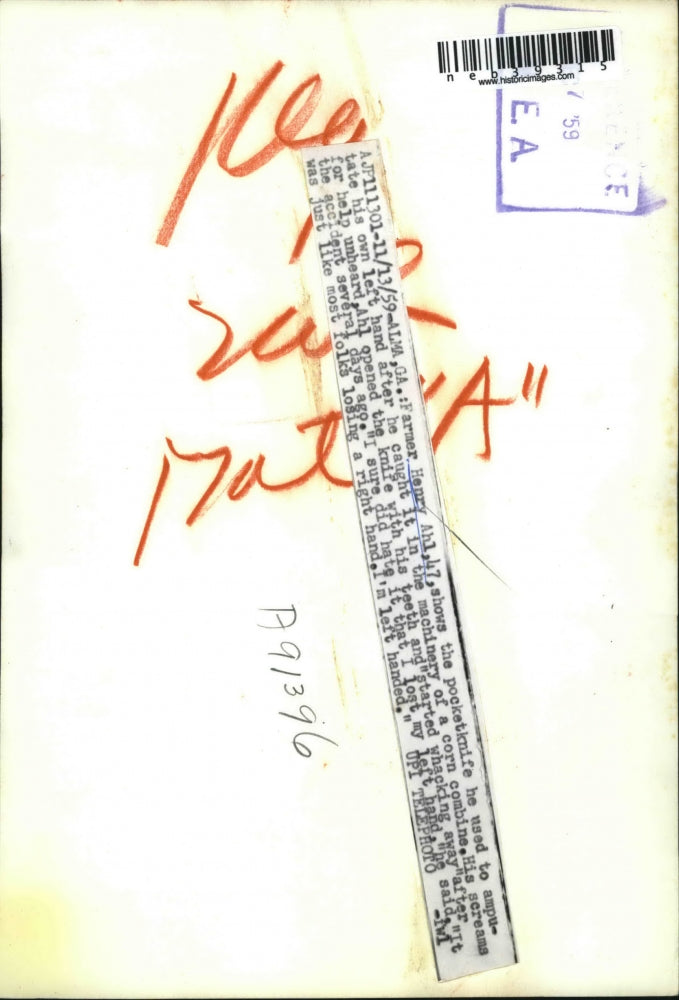 1959 Press Photo Farmer Henry Ahl of Alma Ga lost his hand to a corn combine