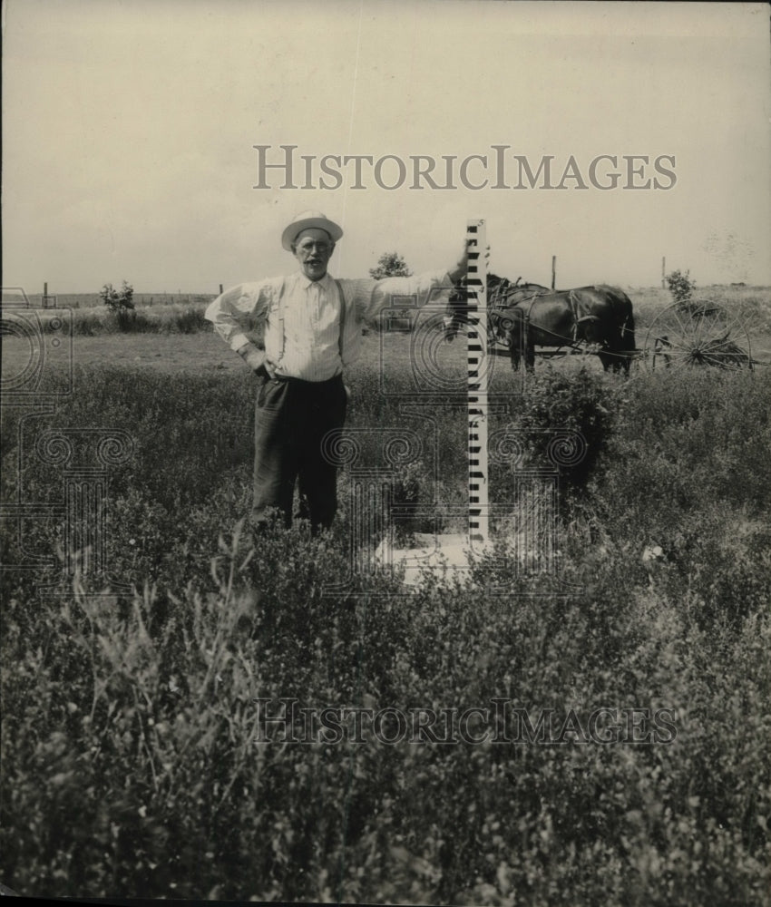 1947 Press Photo Farmer Math Schumacher of Scotts Bluff NE in his alfalfa fields- Historic Images