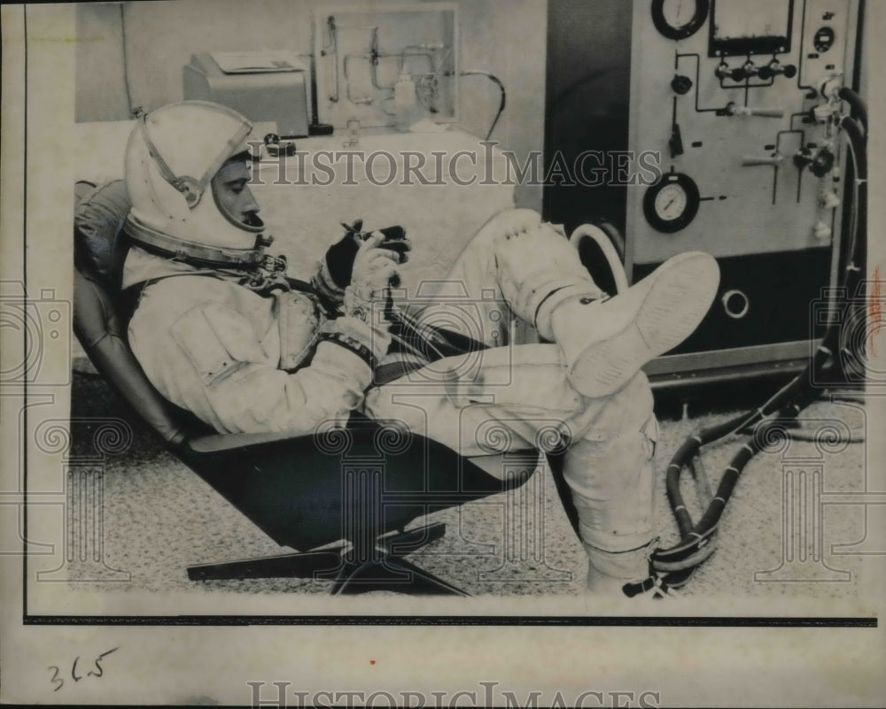 1965 Press Photo Astronaut John Young relaxes during pre flight walkthrough