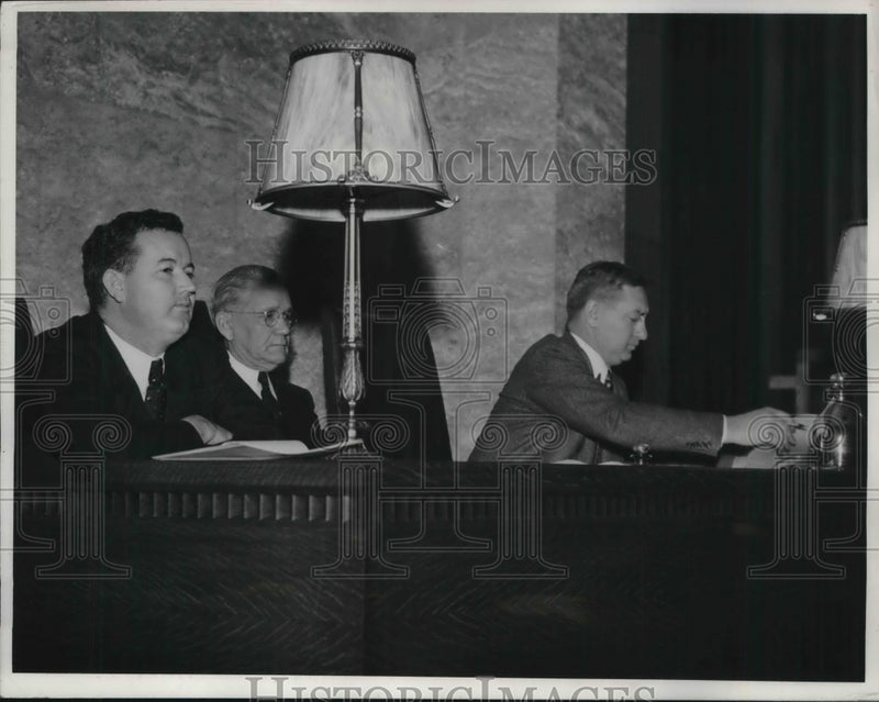 Load image into Gallery viewer, 1942 Press Photo Reps John Tolan, John Sparkman &amp; Lawrence Arnold in CA
