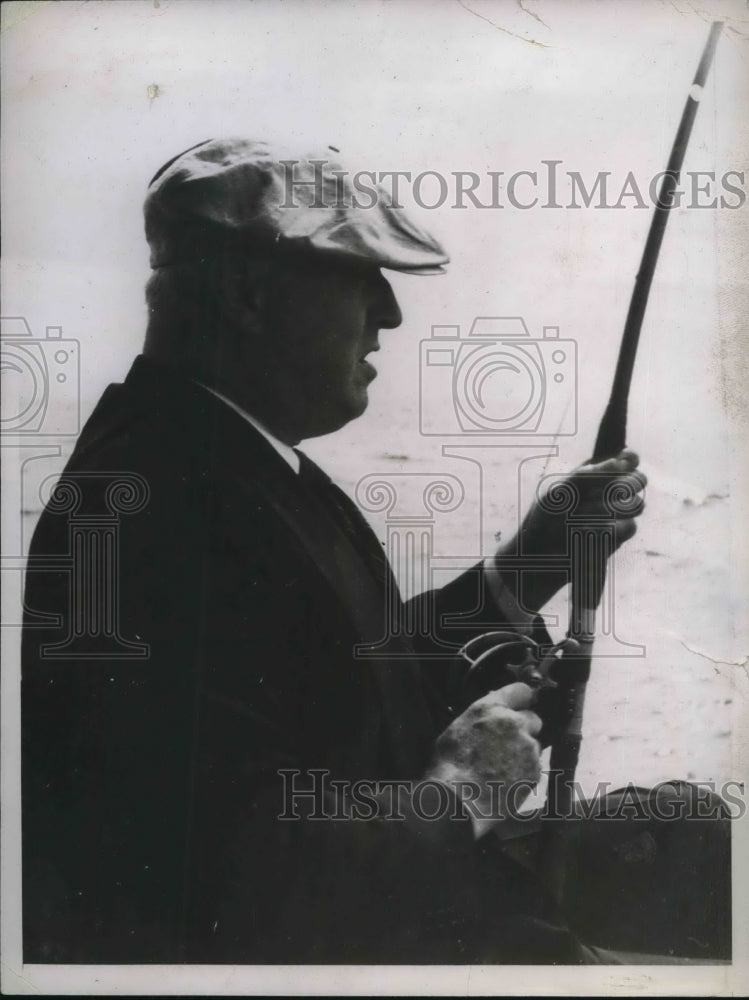 1937 Press Photo Postmaster James A Farley fishing at Miami Beach Florida- Historic Images