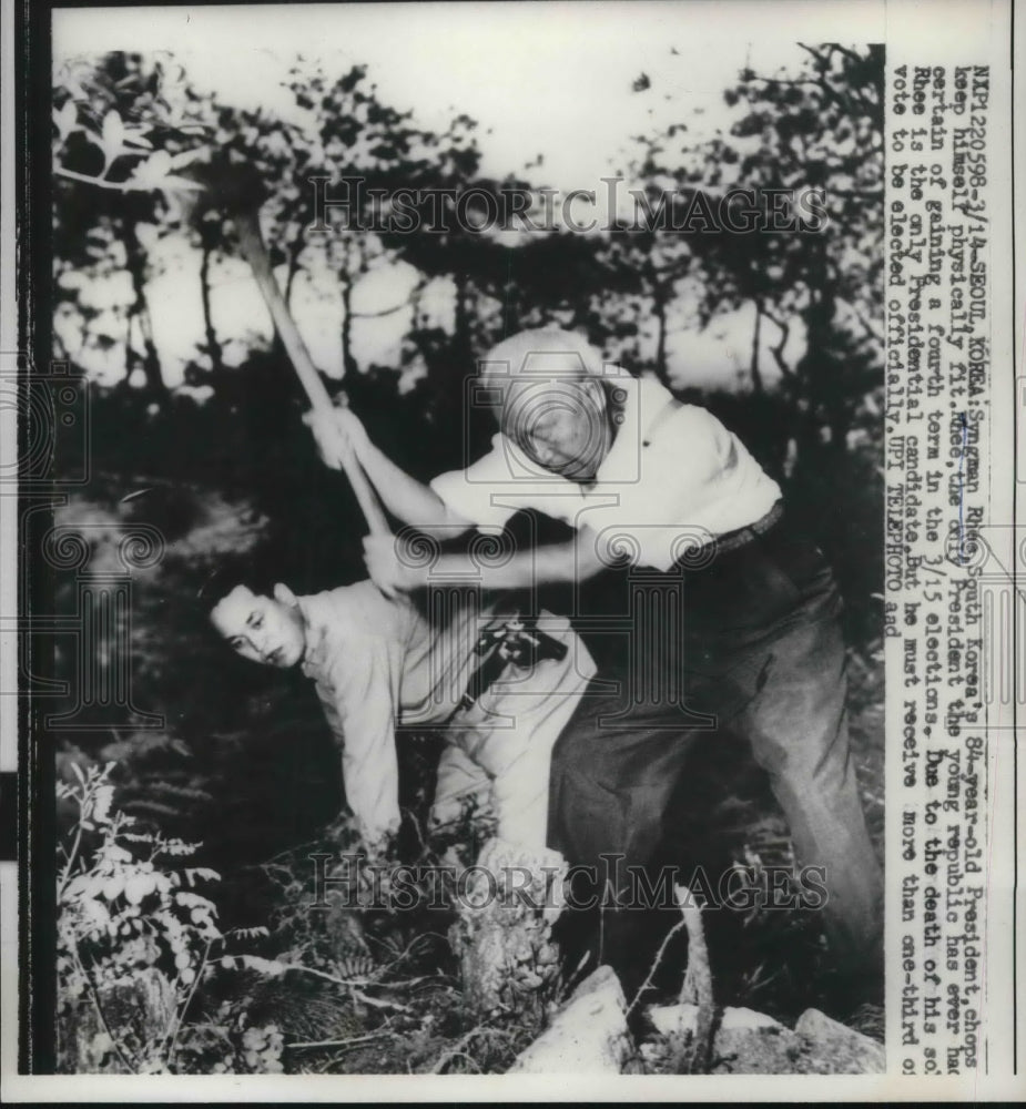 1960 Press Photo Korean President Syngman Rhee in Pusan helps a farmer- Historic Images