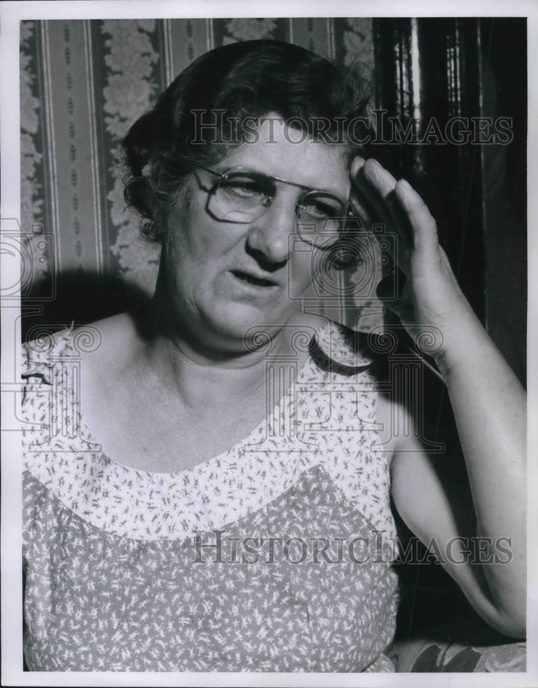 1955 Press Photo Mrs Catherine Teller & photo of son in the military - neb40066