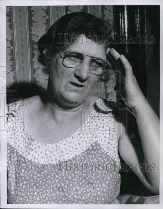 1955 Press Photo Mrs Catherine Teller & photo of son in the military - neb40066