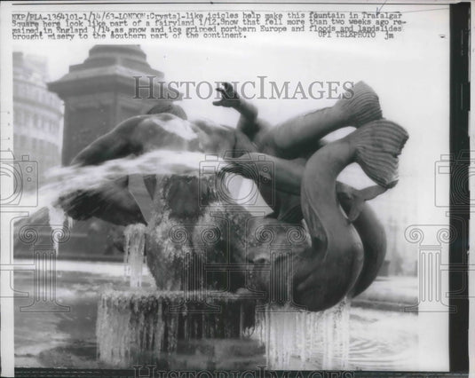 1961 Press Photo Trafalgar Aquare fountain in London England covered in ice- Historic Images
