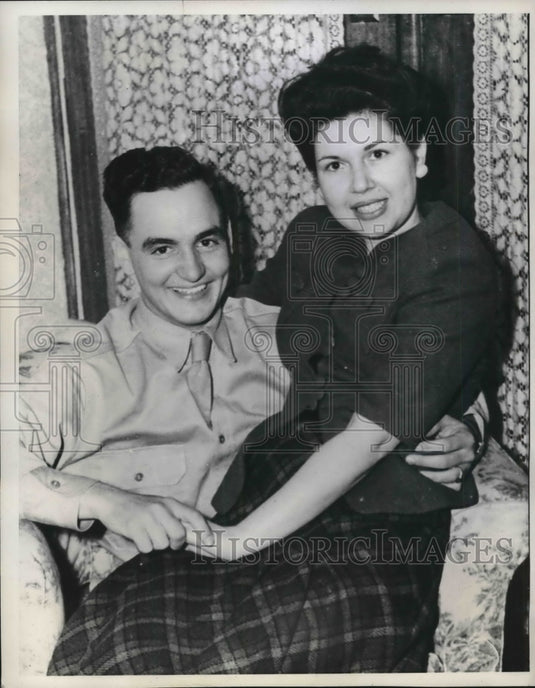 1942 Press Photo US airman & Australian bride Gloria Harrison in Sydney- Historic Images