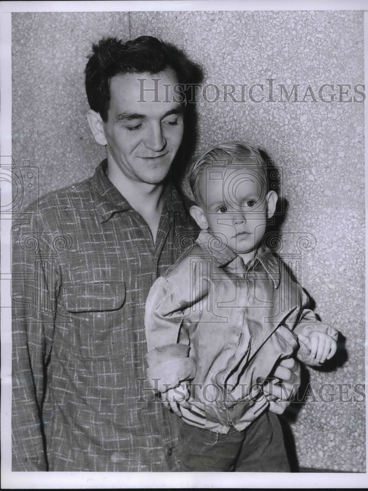 1955 Press Photo Kennny Casey of Chicago &amp; William Ostler who cant care for him- Historic Images