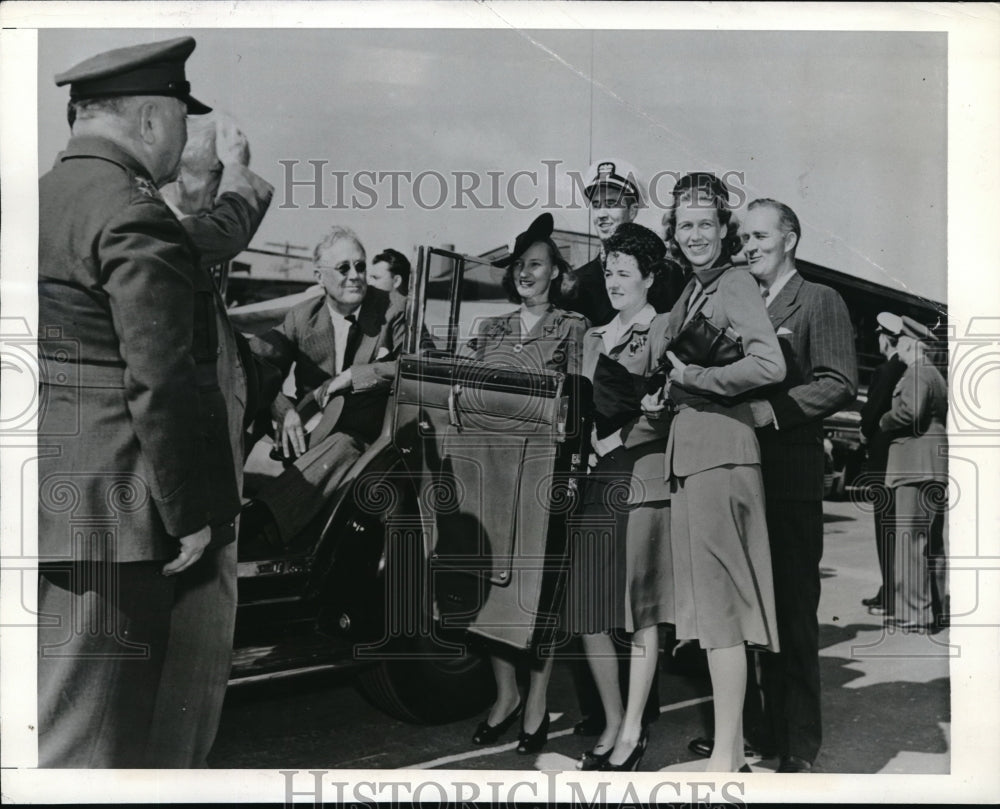 1942 Press Photo President Roosevelt and members of his family at Camp Pendleton