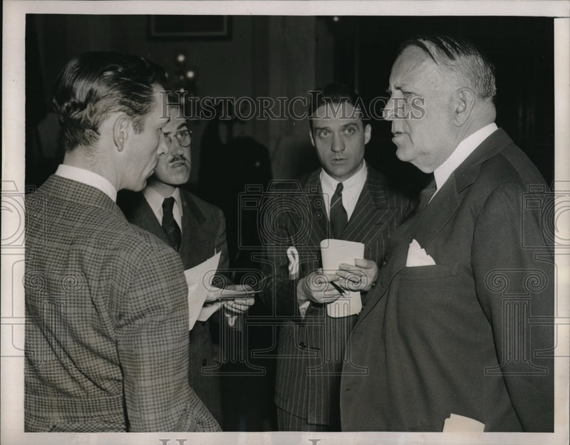 Load image into Gallery viewer, 1939 Press Photo Sen David Walsh talks with reporters
