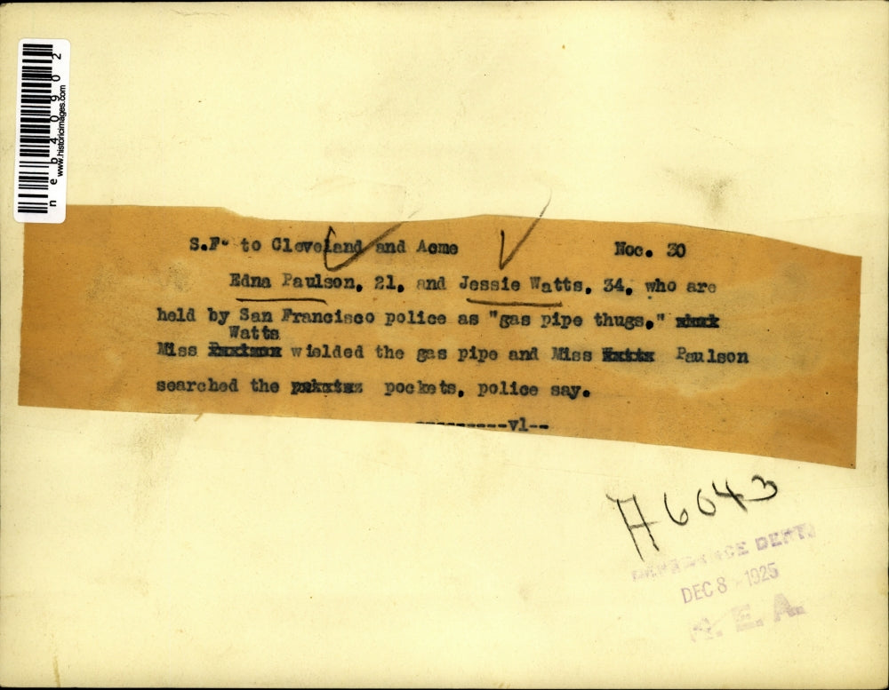 1925 Press Photo Edna Paulson and Jessie Watts held by opolice as Gas pipe thugs