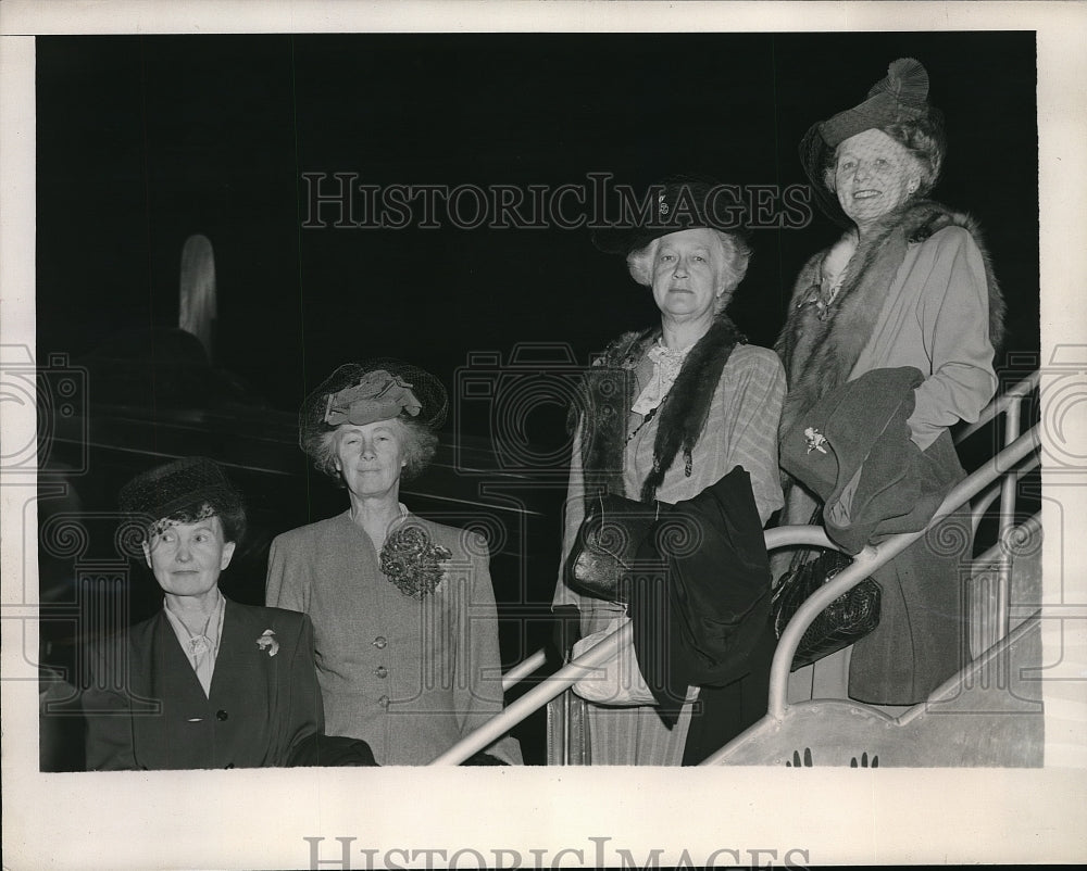 1946 Press Photo Mrs Paul Rittenhouse Natl. Director Girl Scout arrived in N.Y