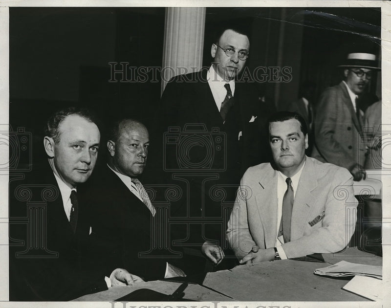 Load image into Gallery viewer, 1932 Press Photo David Huttom at LA court after jilting Miss St Pierre
