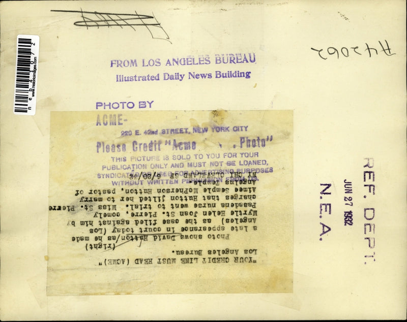 Load image into Gallery viewer, 1932 Press Photo David Huttom at LA court after jilting Miss St Pierre
