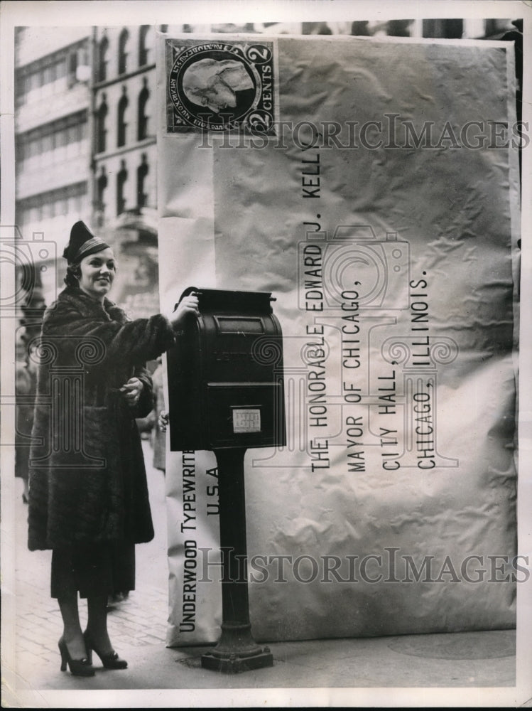 1937 Press Photo Loraine Ingalls Queen of Chicago Charger Jubilee at a show- Historic Images