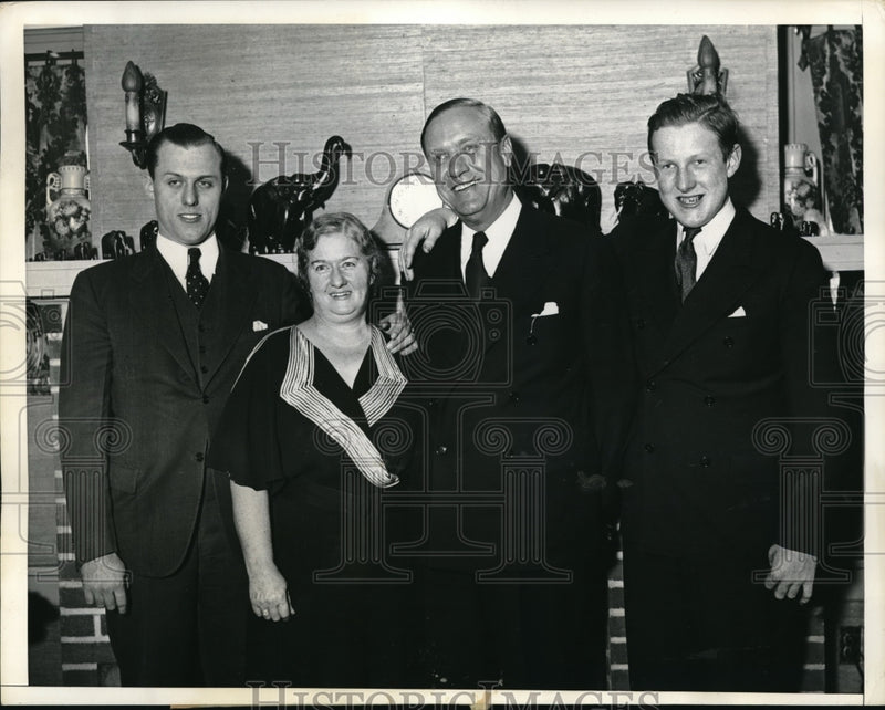 Load image into Gallery viewer, 1934 Press Photo Frank Taylor celebrates winning Public Welfare Commissioner
