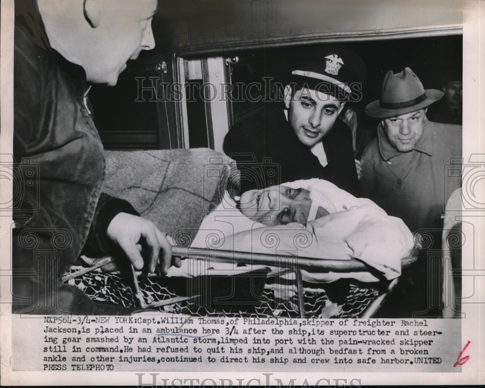 1952 Press Photo William Thomas skipper of Rachel Jackson placed in Ambulance