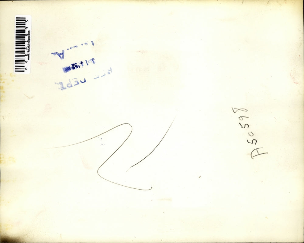 1952 Press Photo William Thomas skipper of Rachel Jackson placed in Ambulance