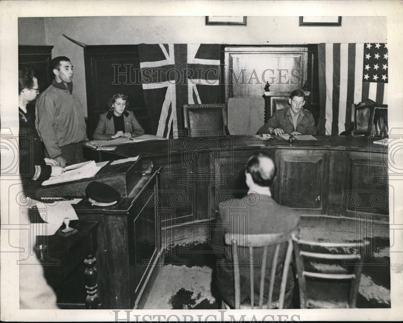 Load image into Gallery viewer, 1944 Press Photo Allied Military Government Court in Naples Italy

