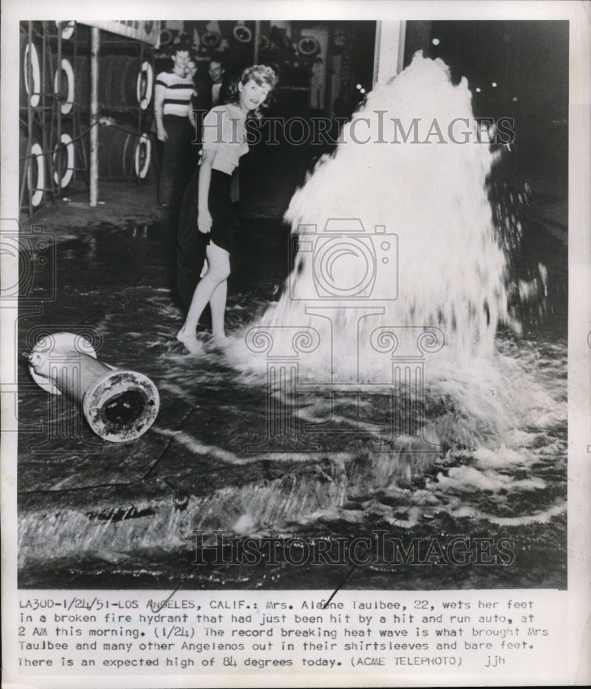 1951 Press Photo Alaene Taulbee wets feet in broken fire hydrant