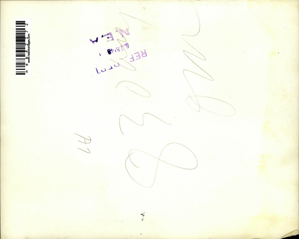 1948 Press Photo Red Cross worker Mrs Blake Hopwood registers two survivors