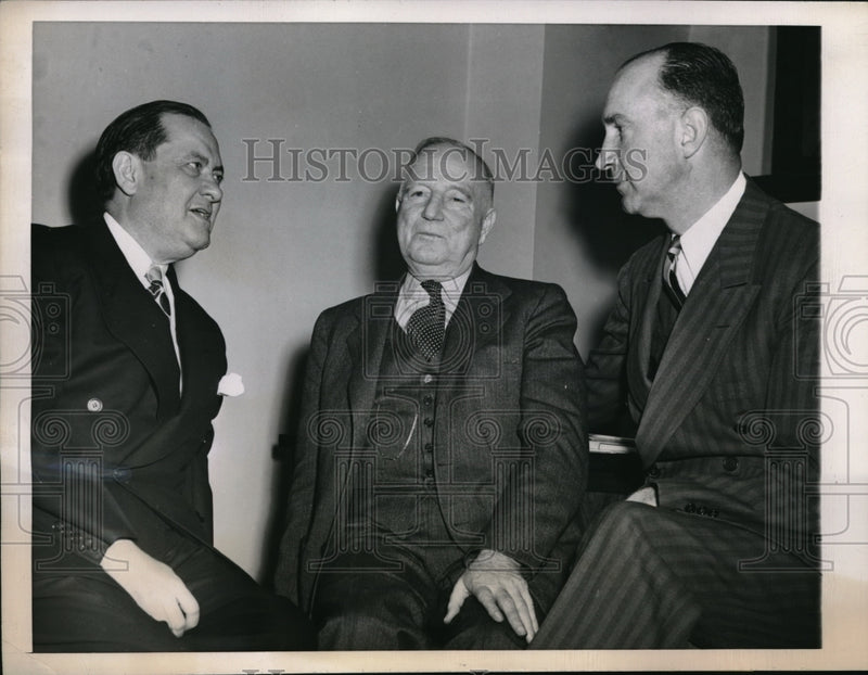 Load image into Gallery viewer, 1944 Press Photo GOP Committee William Reichel, Walter Halliman, H Spangler
