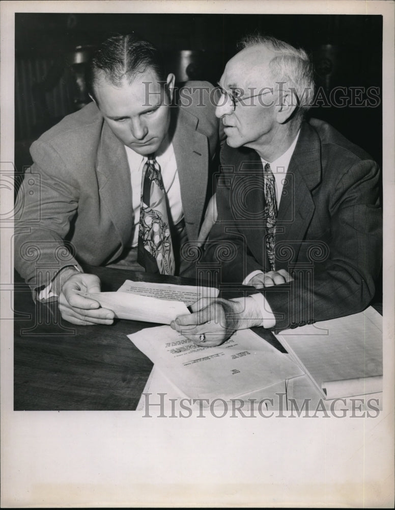 Load image into Gallery viewer, 1949 Press Photo Virgil Trucks with Attorney Edward Stanton
