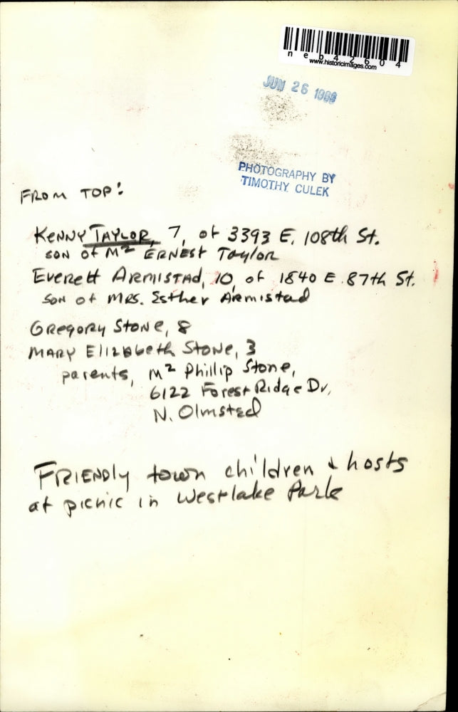 1966 Press Photo Friend Town and Children and host at Picnic in Westlake Park