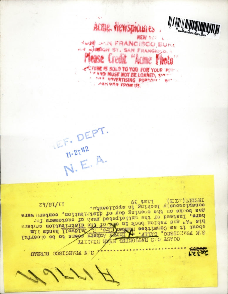 1942 Press Photo Harry Ankers & Mrs E Caldwell with A gas ration book in CA