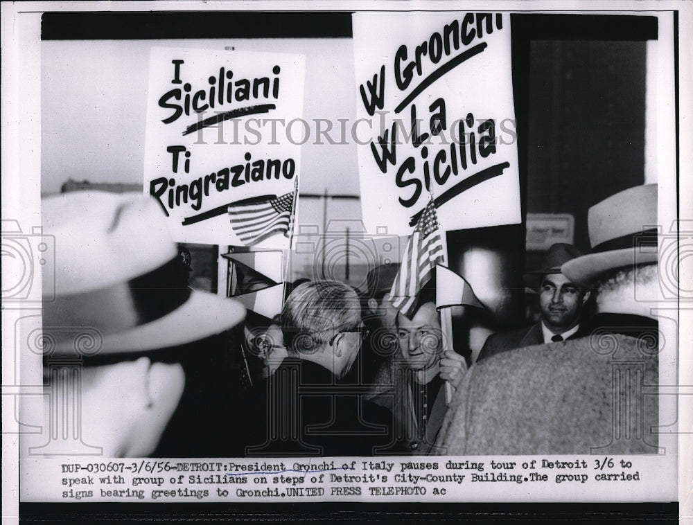 1956 Press Photo Italy President Gronchi Speaks With Sicilians During Visit- Historic Images