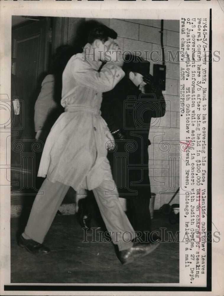 1949 Press Photo Valentine Gubitchey in custody for espionage goes to court - Historic Images