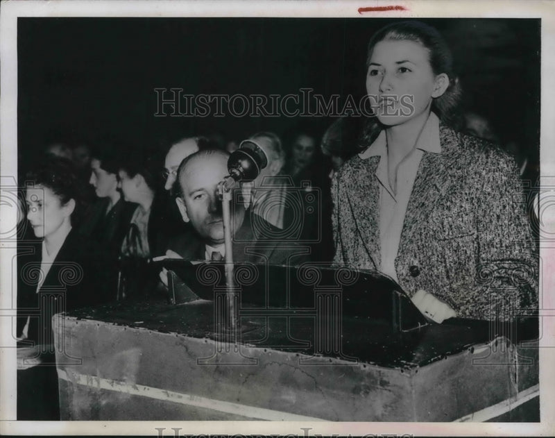 Load image into Gallery viewer, 1946 Press Photo Paris, France Miss Pierrette Thomas. socialist
