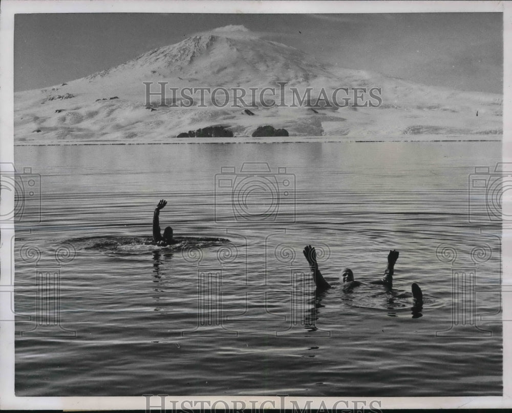 1957 Press Photo McMurdo Sound, Antarctica Dr S  Schwartz &amp; Lt jg L Halsfma - Historic Images