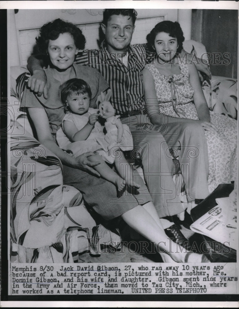 1956 Press Photo Jack David Gibson, mother Mrs. Donnie Gibson, wife, daughter