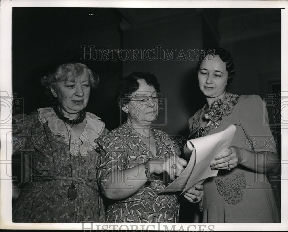 1941 Press Photo Astrology Club, Elizabeth Aldrich, Mary Adams, Marie M. Meyer- Historic Images