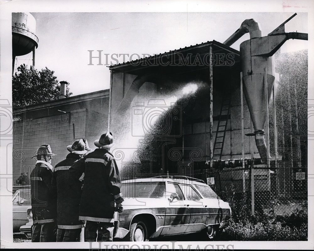 1978 Press Photo Firemen at Metallurgical Inc. - neb48119