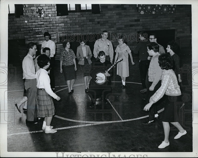 Load image into Gallery viewer, 1962 Press Photo Father Joseph Dustin Of The Holy Redeemer Parish Plays Jazz
