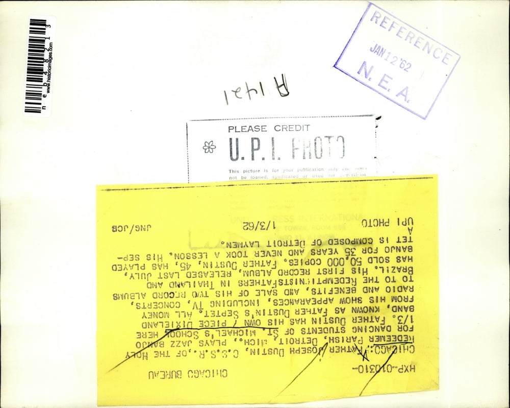 1962 Press Photo Father Joseph Dustin Of The Holy Redeemer Parish Plays Jazz