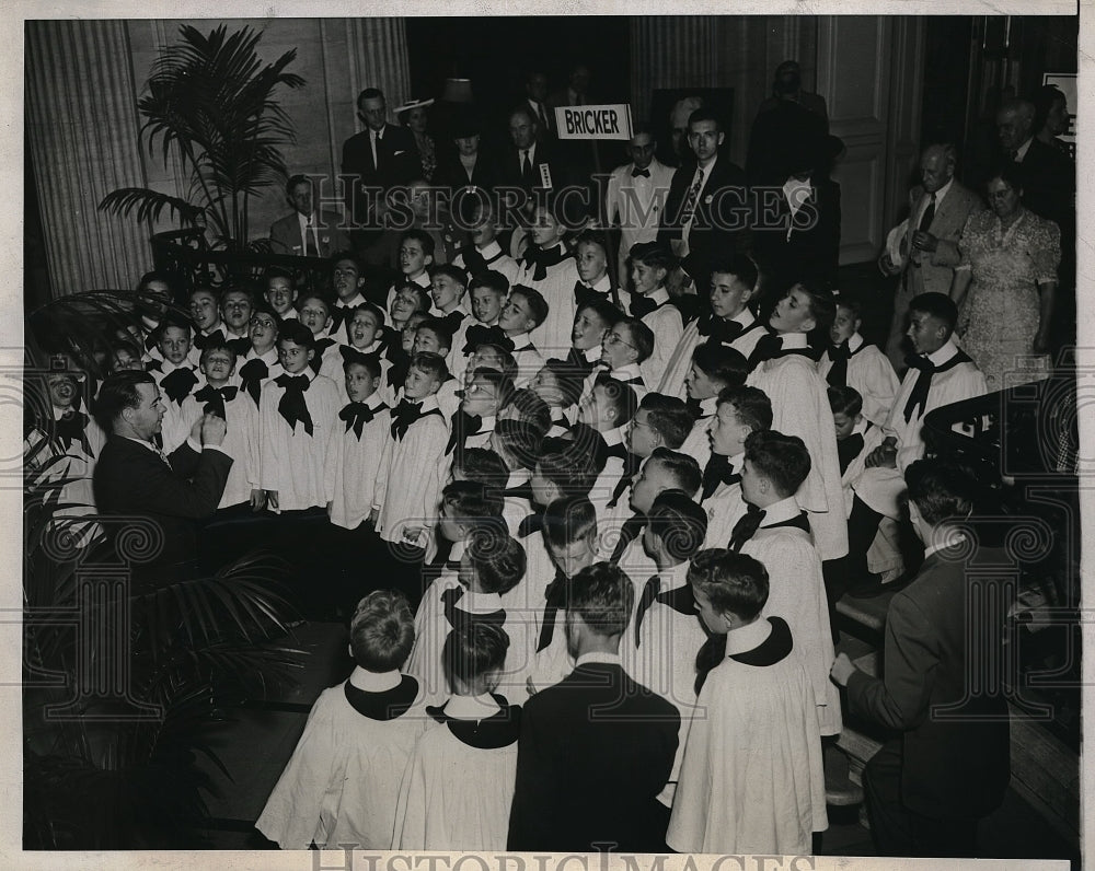 1944 Press Photo Chicago, Ill Boys Choir from Ohio at Gov bricker campaign HQ- Historic Images