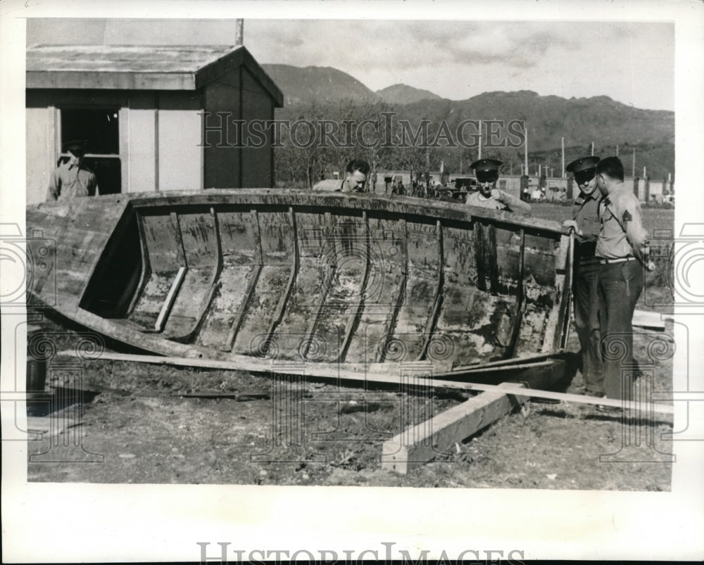 1941 Press Photo Marines Stationed In Kodiak, AK Recover Wrecked Boat
