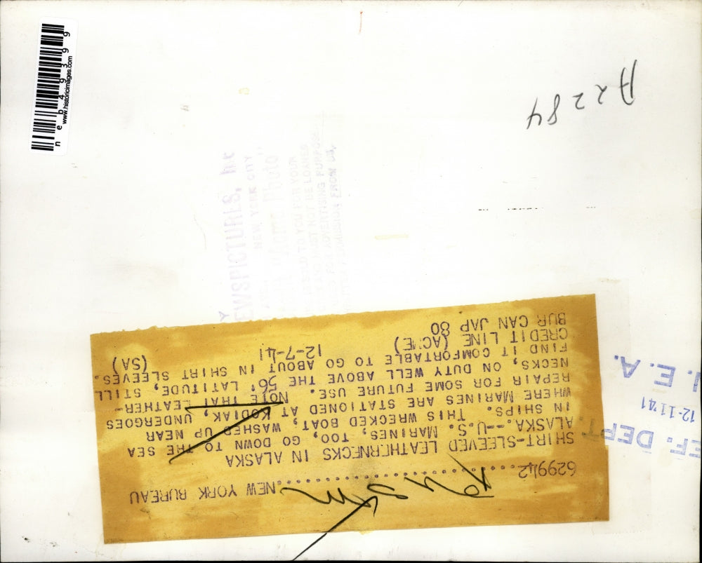 1941 Press Photo Marines Stationed In Kodiak, AK Recover Wrecked Boat