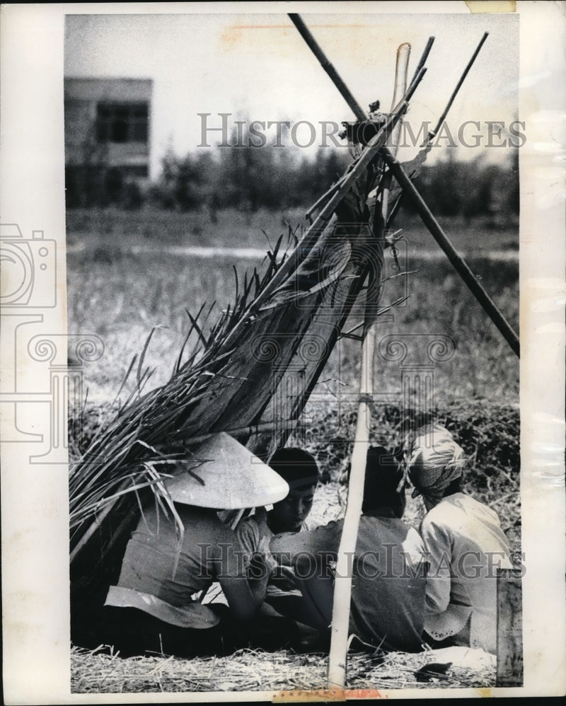 Load image into Gallery viewer, 1970 Press Photo Vietnamese Teepee - neb50246
