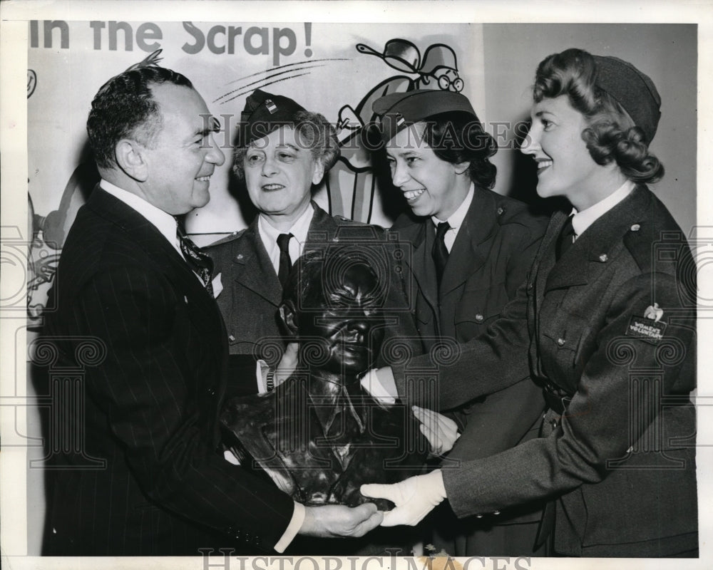 1942 Press Photo NYC, Mrs A Ogden,Mrs R Stearns, Mrs Schorsch &amp; IJ Fox,merchant- Historic Images