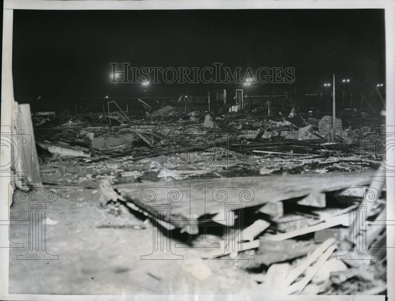Load image into Gallery viewer, 1933 Press Photo A home after a explosion trapped and burned to death 7 people.
