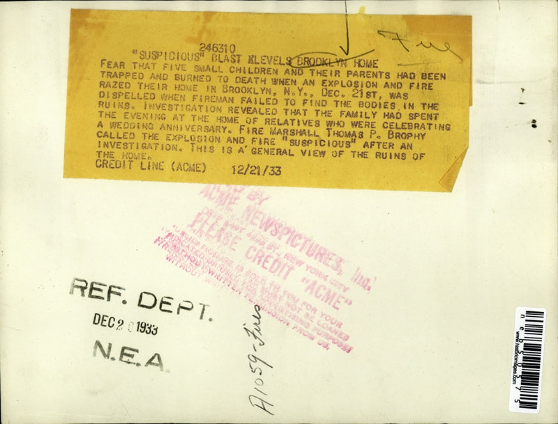 Load image into Gallery viewer, 1933 Press Photo A home after a explosion trapped and burned to death 7 people.
