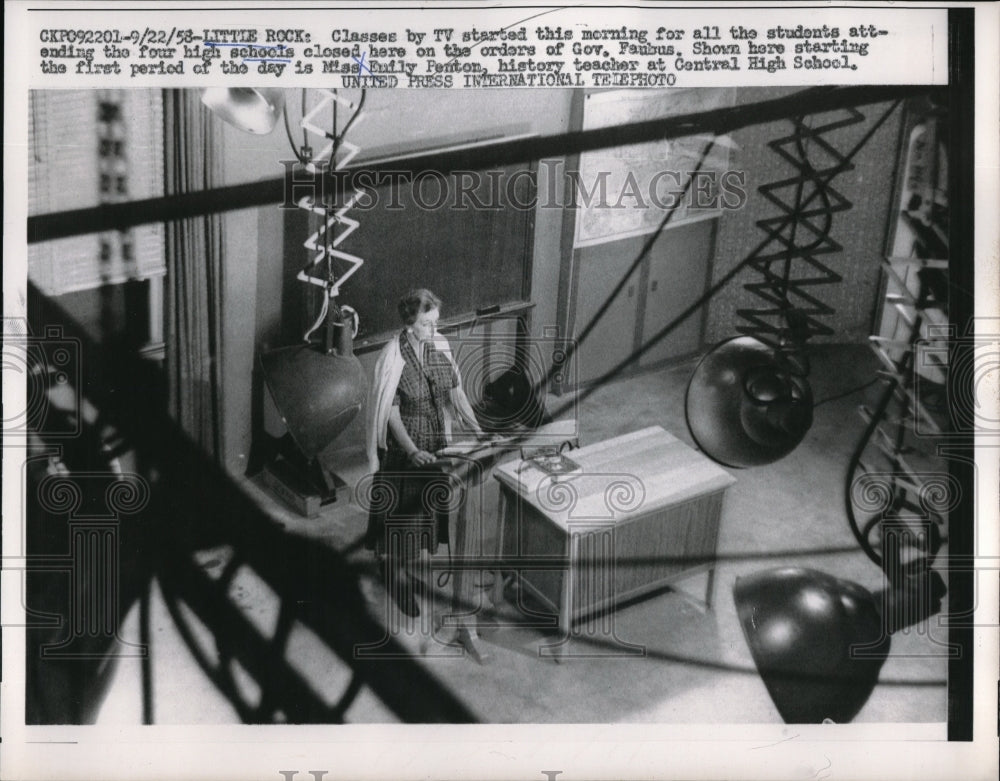 1958 Press Photo Classes Started By TV For Students Locked Out Of High School- Historic Images