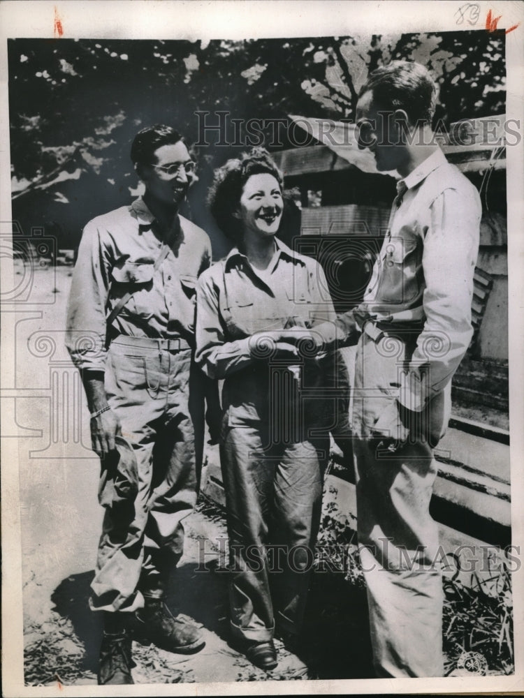 1945 Press Photo Pfc Rbt Freedman,  T/3 B Freedman, Maj A Akron in Philippines- Historic Images