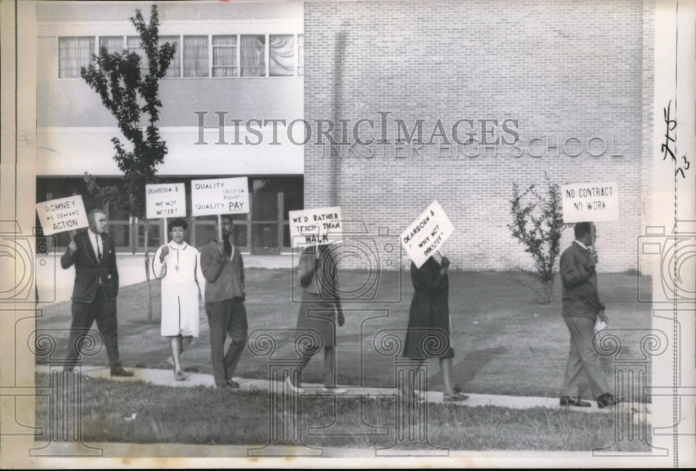 1967 Press Photo Detroit, Mich Inkster HS teachers picket for higher wages
