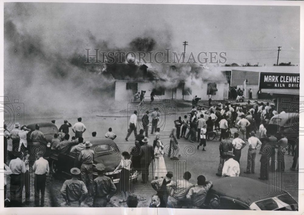 1950 Press Photo Amarillo, Tx fire destroys lumber yard- Historic Images