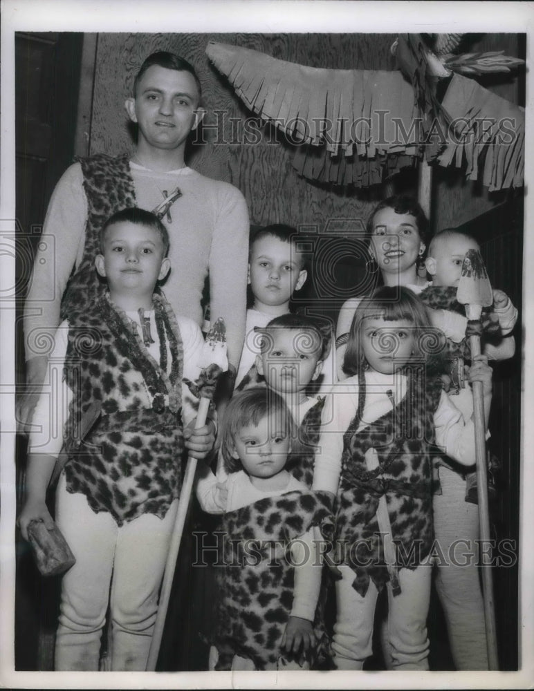 1957 Press Photo Nashotah, Wis. Mr &amp; Mrs Joseph Johnston &amp; kids in leopard skins- Historic Images