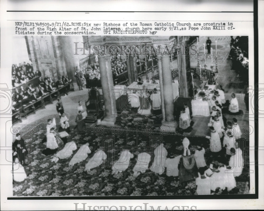 1962 Press Photo  6 new Bishops at the  Altar of St John Lateran in Vatican City- Historic Images